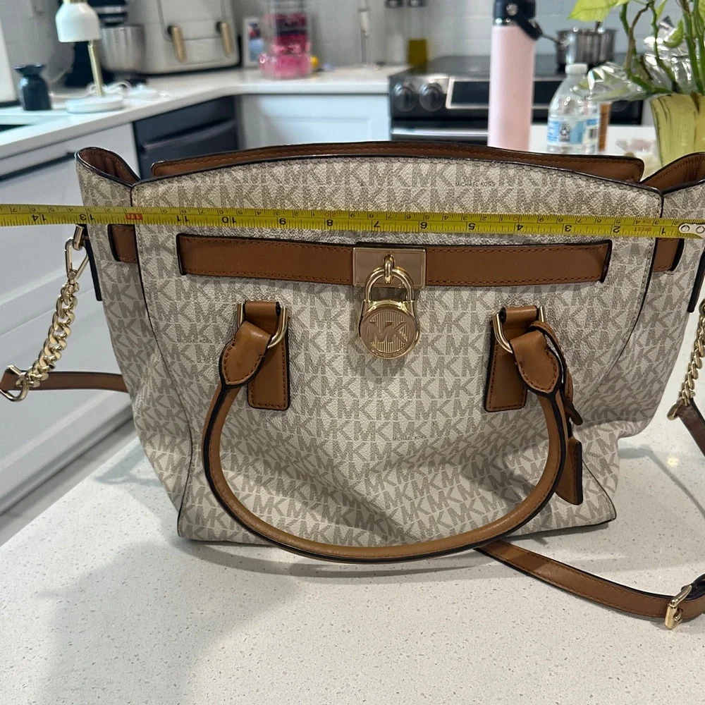 Michael Kors Tan and Cream Shoulder Bag - Picture 3 of 9